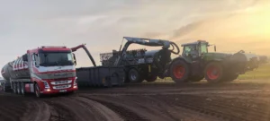 godsel-header-scaled Traktor och lastbil förbereder flytgödseltransport